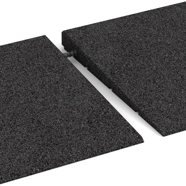 Großaufnahme vom Verbindungssystem von WARCO-Boden 2348 - Prahová rampa 75 cm im Farbdesign Antracit. Abmessungen 750 x 300 x 30/8 mm.