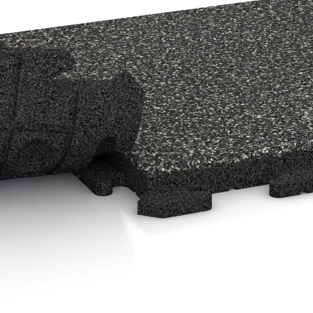 Großaufnahme vom Verbindungssystem von WARCO-Boden 1339 - Dlaždica okolo bazéna Classic im Farbdesign Tmavý šedý granit. Abmessungen 500 x 500 x 40 mm.