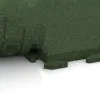 Großaufnahme vom Verbindungssystem von WARCO-Boden 1383 - Terasa dlaždica Classic im Farbdesign Trávová zelená. Abmessungen 500 x 500 x 40 mm.