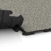 Großaufnahme vom Verbindungssystem von WARCO-Boden 1572 - Playground flooring im Farbdesign Svetlý granit. Abmessungen 1000 x 1000 x 30 mm.