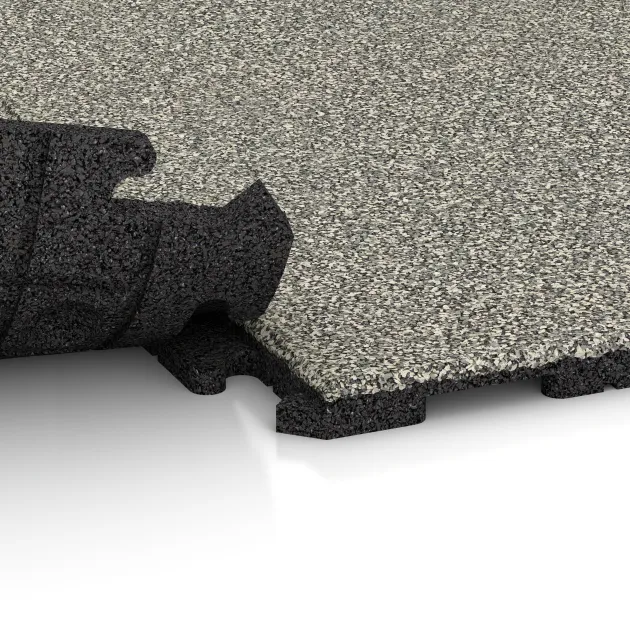 Großaufnahme vom Verbindungssystem von WARCO-Boden 1572 - Playground flooring im Farbdesign Svetlý granit. Abmessungen 1000 x 1000 x 30 mm.