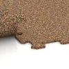 Großaufnahme vom Verbindungssystem von WARCO-Boden 1023 - Športová podlaha Kompakt im Farbdesign Terra Cotta. Abmessungen 970 x 970 x 8 mm.