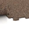 Großaufnahme vom Verbindungssystem von WARCO-Boden 1024 - Športová podlaha Kompakt im Farbdesign Kôra a Basto. Abmessungen 970 x 970 x 8 mm.