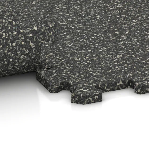 Großaufnahme vom Verbindungssystem von WARCO-Boden 1096 - Športová podlaha Kompakt im Farbdesign Tmavý šedý granit. Abmessungen 970 x 970 x 16 mm.