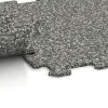 Großaufnahme vom Verbindungssystem von WARCO-Boden 0883 - Športová podlaha Kompakt im Farbdesign Šedý granit. Abmessungen 485 x 485 x 8 mm.