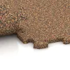 Großaufnahme vom Verbindungssystem von WARCO-Boden 0962 - Športová podlaha Kompakt im Farbdesign Terra Cotta. Abmessungen 485 x 485 x 16 mm.
