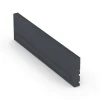 Großaufnahme vom Verbindungssystem von WARCO-Boden 6213 - Flexibilný gumový obrubník im Farbdesign Bridlicová sivá. Abmessungen 100 × 5 × 25 cm.