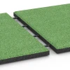 Großaufnahme vom Verbindungssystem von WARCO-Boden 6129 - Tlmiaca dlaždica – 95 cm im Farbdesign Lipová zelená. Abmessungen 50 x 50 x 3 cm | 0,25 m².