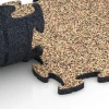 Großaufnahme vom Verbindungssystem von WARCO-Boden 6763 - Gumová dlažba okolo bazéna im Farbdesign Terakota. Abmessungen 44,6 x 44,6 x 1,8 cm.