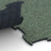 Großaufnahme vom Verbindungssystem von WARCO-Boden 6870 - Fitnes podlaha Max im Farbdesign Anglický trávnik. Abmessungen 97,1 x 97,1 × 1,8 cm.