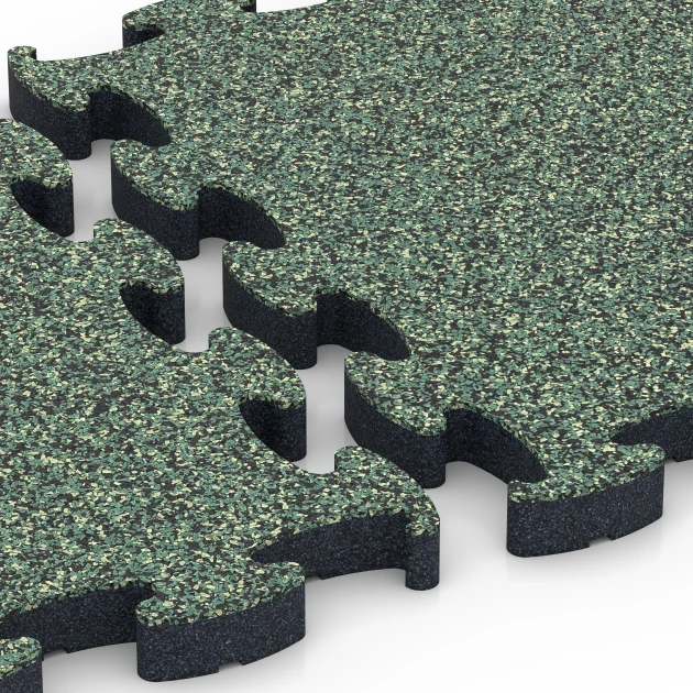 Großaufnahme vom Verbindungssystem von WARCO-Boden 6879 - Fitnes podlaha Max im Farbdesign Anglický trávnik. Abmessungen 44,6 x 44,6 × 2,8 cm.