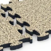 Großaufnahme vom Verbindungssystem von WARCO-Boden 6883 - Fitnes podlaha Max im Farbdesign Travertín. Abmessungen 44,6 x 44,6 × 2,8 cm.
