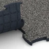 Großaufnahme vom Verbindungssystem von WARCO-Boden 6886 - Fitnes podlaha Max im Farbdesign Tmavosivá žula. Abmessungen 97,1 x 97,1 x 2,8 cm.