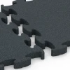 Großaufnahme vom Verbindungssystem von WARCO-Boden 6967 - Fitness Premium podlaha Plus im Farbdesign Antracit. Abmessungen 45,9 x 45,9 x 2,8 cm.