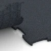 Großaufnahme vom Verbindungssystem von WARCO-Boden 6962 - Fitness Premium športová podlaha im Farbdesign Antracit. Abmessungen 99 x 99 x 1,8 cm.