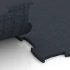Großaufnahme vom Verbindungssystem von WARCO-Boden 6968 - Fitness Premium podlaha Plus im Farbdesign Antracit. Abmessungen 99 x 99 x 1,8 cm.