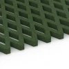 Großaufnahme vom Verbindungssystem von WARCO-Boden 7011 - Bezpečnostná trávniková mreža im Farbdesign Trávovo zelená. Abmessungen 100 x 100 x 4 cm.