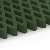 Großaufnahme vom Verbindungssystem von WARCO-Boden 7014 - Bezpečnostná trávniková mreža im Farbdesign Trávovo zelená. Abmessungen 100 × 100 × 8 cm.
