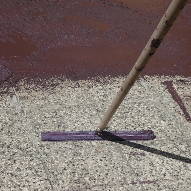 Aufsicht auf die Unterseite, also die Bodenseite von WARCO-Formteil 0035 - ALLESDICHT – Hydroizolácia im Format 3 kg | 0,9 m².