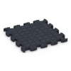Aufsicht auf die Unterseite, also die Bodenseite von WARCO-Formteil 6936 - Bezpečnostná puzzle podložka im Format 44,6 x 44,6 × 2,8 cm.