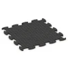 Aufsicht auf die Unterseite, also die Bodenseite von WARCO-Formteil 6890 - Fitnes podlaha Max im Format 98 x 98 x 2,8 cm.
