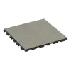 Foto der hinteren Seite vom unsymmetrischen WARCO-Formteil 1572: Playground flooring, Design Svetlý granit, Maße 1000 x 1000 x 30 mm.